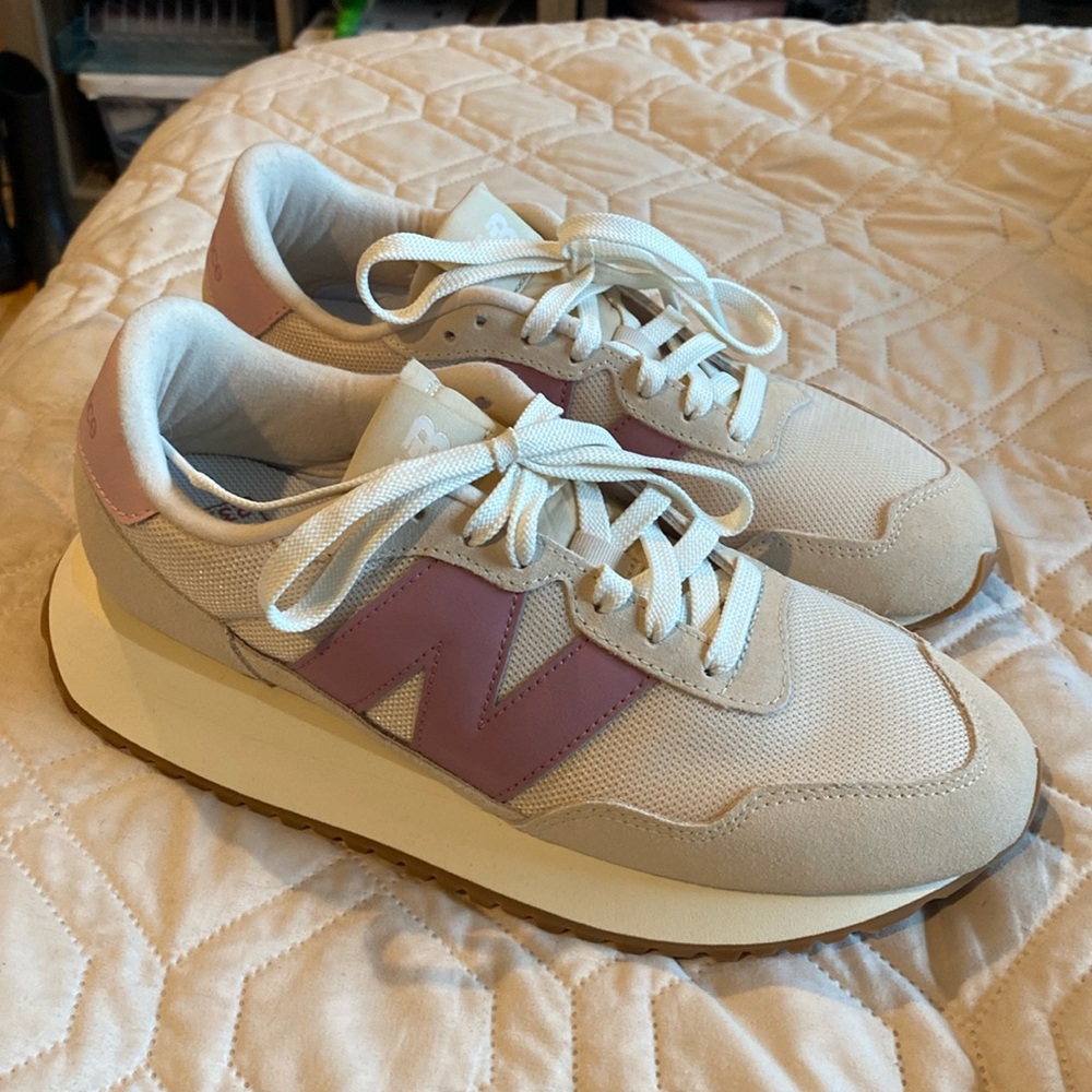 New Balance 237